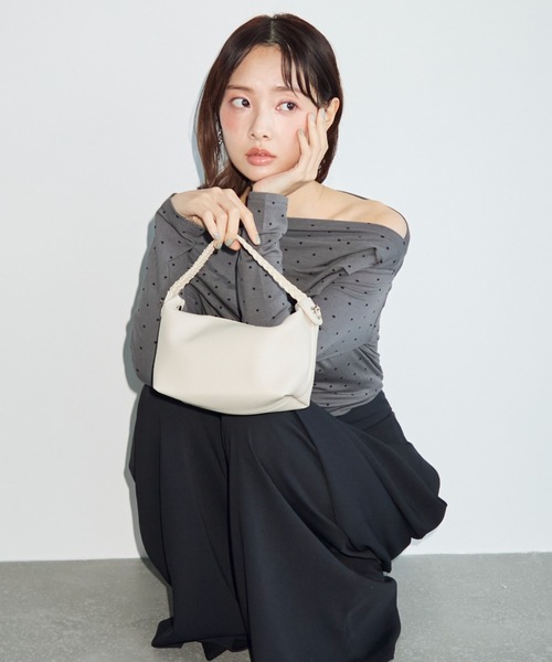 krahe（クレーエ）の「ドット柄ドレープオフショルカットソー（Tシャツ/カットソー・レディース・チャコールグレー/オフホワイト/グレー/ブラック・FREE）」の15枚目の写真