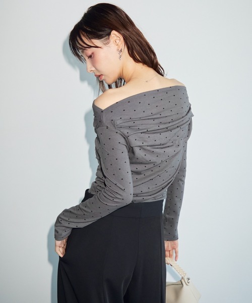 krahe（クレーエ）の「ドット柄ドレープオフショルカットソー（Tシャツ/カットソー・レディース・チャコールグレー/オフホワイト/グレー/ブラック・FREE）」の14枚目の写真