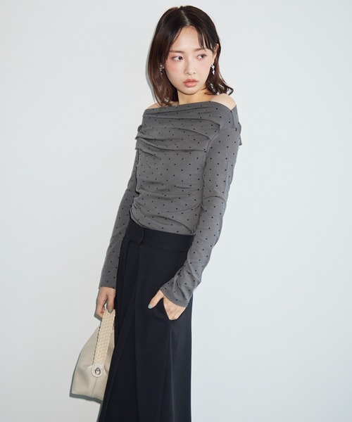 krahe（クレーエ）の「ドット柄ドレープオフショルカットソー（Tシャツ/カットソー・レディース・チャコールグレー/オフホワイト/グレー/ブラック・FREE）」の22枚目の写真