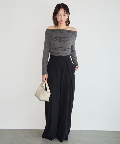 krahe（クレーエ）の「ドット柄ドレープオフショルカットソー（Tシャツ/カットソー・レディース・チャコールグレー/オフホワイト/グレー/ブラック・FREE）」の16枚目の写真