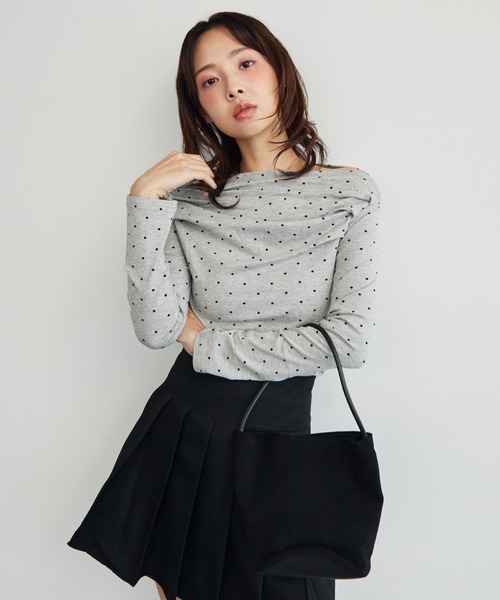 krahe（クレーエ）の「ドット柄ドレープオフショルカットソー（Tシャツ/カットソー・レディース・チャコールグレー/オフホワイト/グレー/ブラック・FREE）」の19枚目の写真