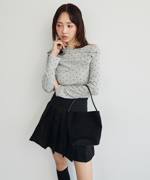 krahe（クレーエ）の「ドット柄ドレープオフショルカットソー（Tシャツ/カットソー・レディース・チャコールグレー/オフホワイト/グレー/ブラック・FREE）」の13枚目の写真