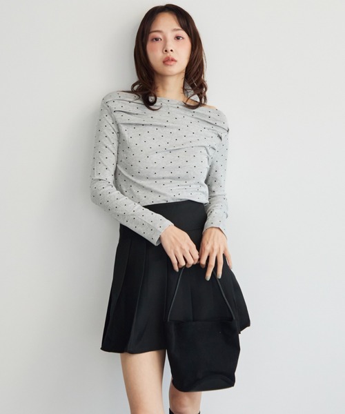 krahe（クレーエ）の「ドット柄ドレープオフショルカットソー（Tシャツ/カットソー・レディース・チャコールグレー/オフホワイト/グレー/ブラック・FREE）」の12枚目の写真