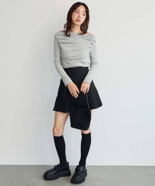 krahe（クレーエ）の「ドット柄ドレープオフショルカットソー（Tシャツ/カットソー・レディース・チャコールグレー/オフホワイト/グレー/ブラック・FREE）」の9枚目の写真