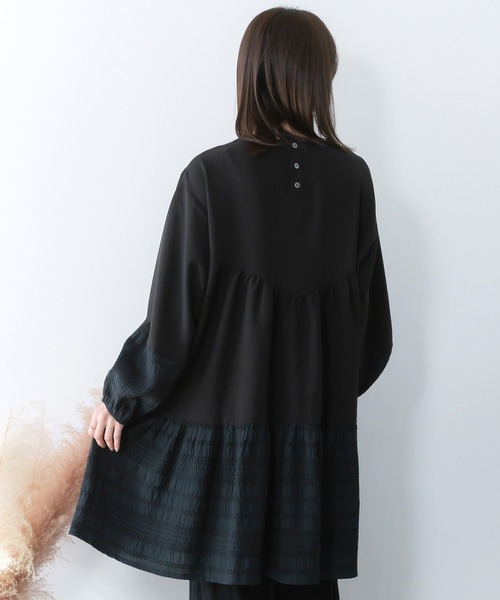 ScoLar（スカラー）の「561207：花蝶刺繍シャーリング生地ティアード風ワンピース（ワンピース・レディース・ブラック/グリーン/ブルー・M）」の7枚目の写真