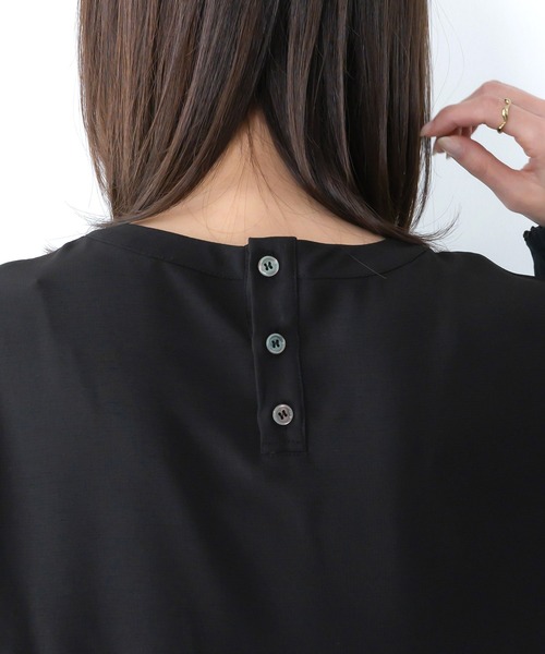 ScoLar（スカラー）の「561207：花蝶刺繍シャーリング生地ティアード風ワンピース（ワンピース・レディース・ブラック/グリーン/ブルー・M）」の12枚目の写真