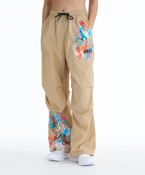 ROXY(ロキシー)の「ROXY ウィメンズ FITNESS FEEL THE SPARK PANTS ロングパンツ 【2026年春夏モデル】/ロキシーナイロンペインターパンツ(その他パンツ・レディース・ブラック/ベージュ/カーキ・SMALL/MEDIUM/LARGE)」の22枚目の写真
