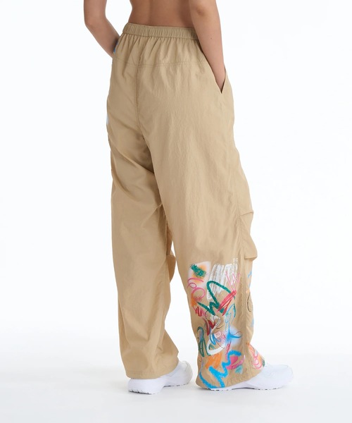 ROXY(ロキシー)の「ROXY ウィメンズ FITNESS FEEL THE SPARK PANTS ロングパンツ 【2026年春夏モデル】/ロキシーナイロンペインターパンツ(その他パンツ・レディース・ブラック/ベージュ/カーキ・SMALL/MEDIUM/LARGE)」の21枚目の写真