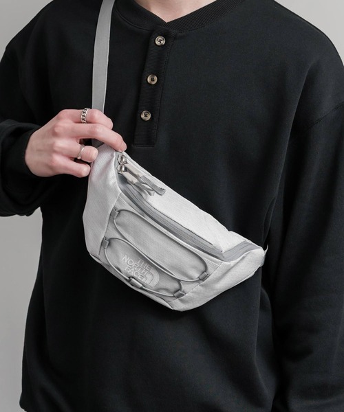 THE NORTH FACE（ザノースフェイス）の「THE NORTH FACE ザ・ノースフェイス JESTER LUMBAR ミニボディバッグ（ボディバッグ/ウエストポーチ・メンズ・ブラック/ホワイト・FREE）」の2枚目の写真
