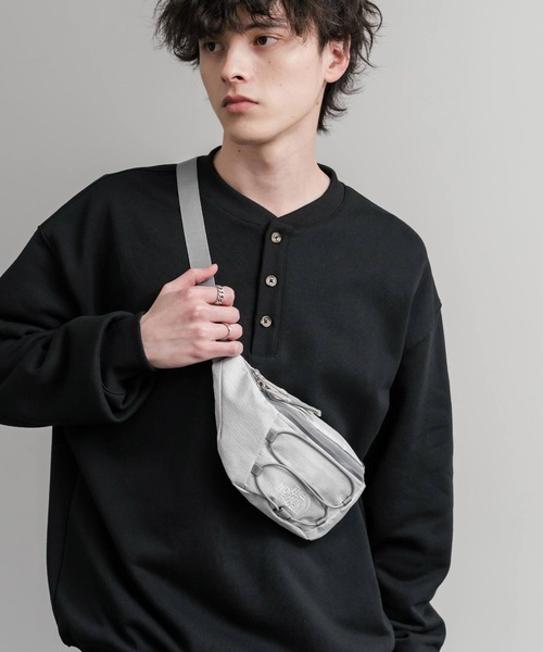 THE NORTH FACE（ザノースフェイス）の「THE NORTH FACE ザ・ノースフェイス JESTER LUMBAR ミニボディバッグ（ボディバッグ/ウエストポーチ・メンズ・ブラック/ホワイト・FREE）」の3枚目の写真