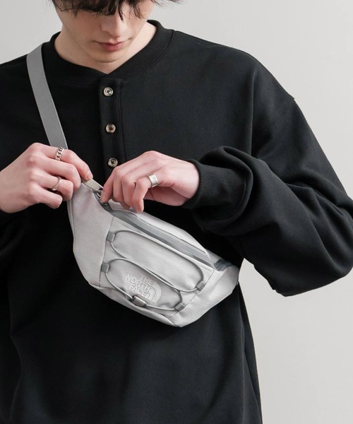 THE NORTH FACE（ザノースフェイス）の「THE NORTH FACE ザ・ノースフェイス JESTER LUMBAR ミニボディバッグ（ボディバッグ/ウエストポーチ・メンズ・ブラック/ホワイト・FREE）」の7枚目の写真