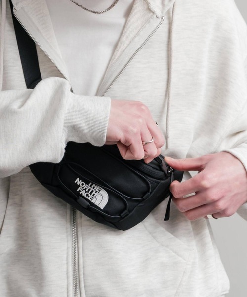 THE NORTH FACE（ザノースフェイス）の「THE NORTH FACE ザ・ノースフェイス JESTER LUMBAR ミニボディバッグ（ボディバッグ/ウエストポーチ・メンズ・ブラック/ホワイト・FREE）」の14枚目の写真
