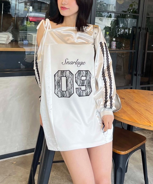 SPIRALGIRL(スパイラルガール)の「ワンショルダーナンバリングレーストップス(Tシャツ/カットソー・レディース・ホワイト/ブラック/ブルー・FREE)」の11枚目の写真