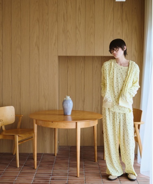 common gull products.(コモンガルプロダクツ)の「小さなお花畑のワッフルロングパンツ(スウェットパンツ・レディース・ネイビー/ライトブルー/ホワイト系/イエロー系・SMALL/MEDIUM/LARGE)」の6枚目の写真