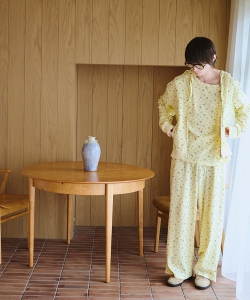 common gull products.(コモンガルプロダクツ)の「小さなお花畑のワッフルロングパンツ(スウェットパンツ・レディース・ネイビー/ライトブルー/ホワイト系/イエロー系・SMALL/MEDIUM/LARGE)」の5枚目の写真