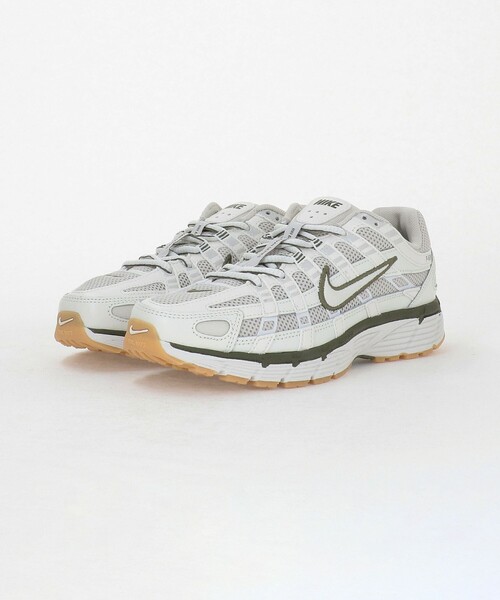 NIKE(ナイキ)の「<NIKE>W P-6000 スニーカー(スニーカー・レディース・オフホワイト・22.5cm/23.5cm/24cm/25.5cm/25cm)」の2枚目の写真