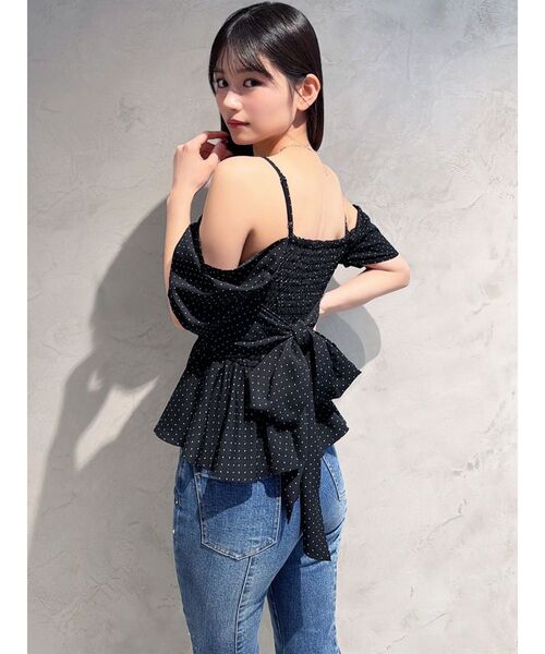 RESEXXY（リゼクシー）の「オフショルシャーリングチュニック（シャツ/ブラウス・レディース・ピンク/ホワイト/ブラック・FREE）」の4枚目の写真