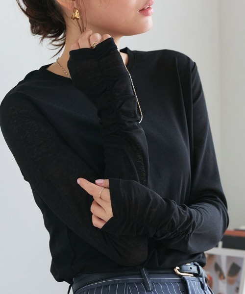 Pierrot（ピエロ）の「袖シャーリングシアーロングスリーブTシャツ（Tシャツ/カットソー・レディース・チャコール/オフホワイト/ブラック/ベビーピンク/サックスブルー・L/M/LL）」の2枚目の写真