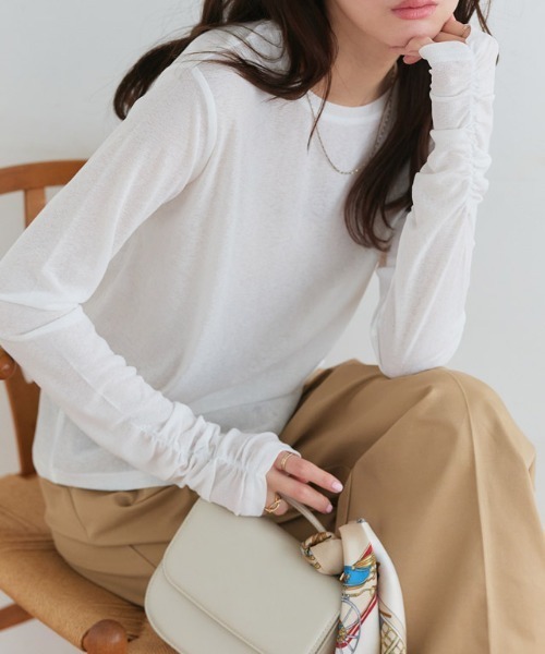 Pierrot（ピエロ）の「袖シャーリングシアーロングスリーブTシャツ（Tシャツ/カットソー・レディース・チャコール/オフホワイト/ブラック/ベビーピンク/サックスブルー・L/M/LL）」の7枚目の写真