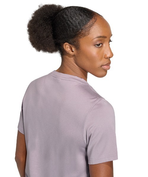 adidas(アディダス)の「アディダス adidas ワークアウト エッセンシャル クルーネック Tシャツ(Tシャツ/カットソー・レディース・ホワイト/スモークピンク・S/M/L)」の11枚目の写真