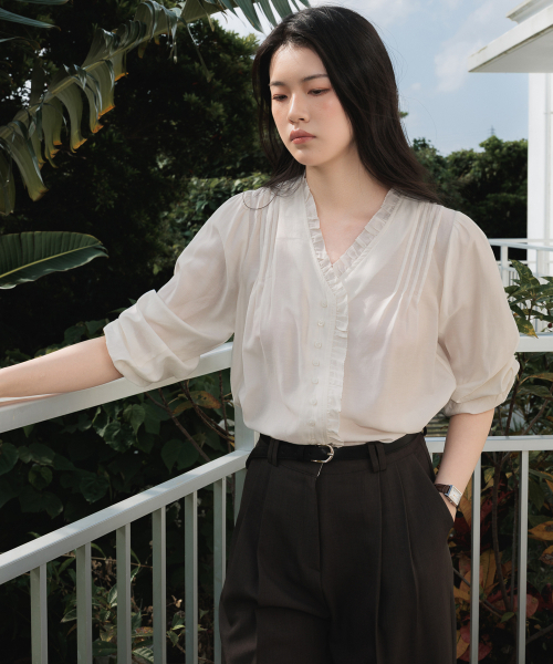DEHEVE（デヘヴェ）の「Frill Pintuck Blouse [Ivory]（シャツ/ブラウス・レディース・アイボリー・FREE）」の3枚目の写真