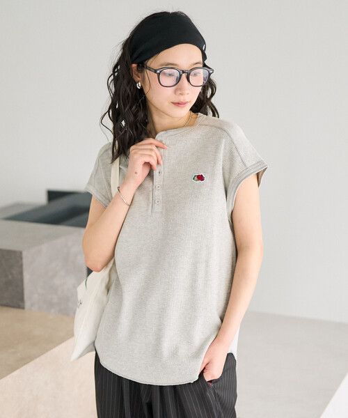 FREAK'S STORE(フリークスストア)の「FRUIT OF THE LOOM × FREAK'S STORE/フルーツオブザルーム 別注 ワッフル ヘンリーネック フレンチスリーブTシャツ(Tシャツ/カットソー・レディース・オフホワイト/その他/ブラック/ライトグレー・フリ-)」の20枚目の写真