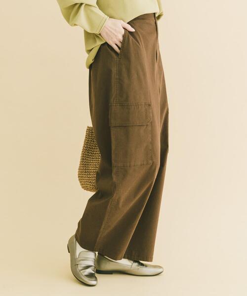 ITEMS URBANRESEARCH（アイテムズ アーバンリサーチ）の「バレルカーゴパンツ（その他パンツ・レディース・オフホワイト/ネイビー/ブラウン・FREE）」の4枚目の写真