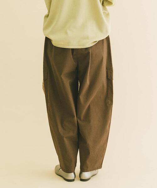 ITEMS URBANRESEARCH（アイテムズ アーバンリサーチ）の「バレルカーゴパンツ（その他パンツ・レディース・オフホワイト/ネイビー/ブラウン・FREE）」の5枚目の写真