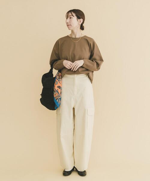 ITEMS URBANRESEARCH（アイテムズ アーバンリサーチ）の「バレルカーゴパンツ（その他パンツ・レディース・オフホワイト/ネイビー/ブラウン・FREE）」の13枚目の写真