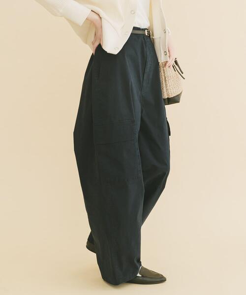 ITEMS URBANRESEARCH（アイテムズ アーバンリサーチ）の「バレルカーゴパンツ（その他パンツ・レディース・オフホワイト/ネイビー/ブラウン・FREE）」の21枚目の写真