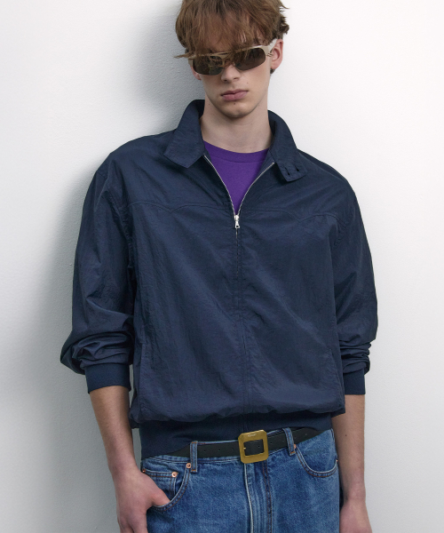 NOHANT(ノアン)の「LIGHT STAND-COLLAR BLOUSON NAVY(ナイロンジャケット・メンズ・ネイビー・SMALL/MEDIUM/LARGE)」の9枚目の写真