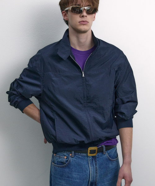 NOHANT(ノアン)の「LIGHT STAND-COLLAR BLOUSON NAVY(ナイロンジャケット・メンズ・ネイビー・SMALL/MEDIUM/LARGE)」の4枚目の写真
