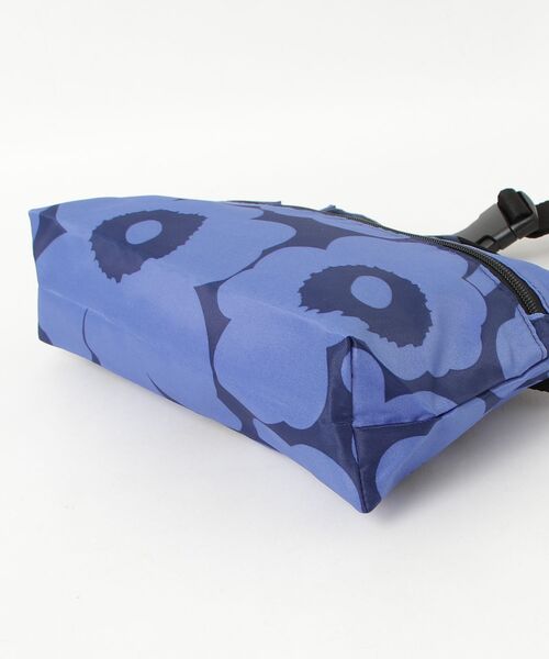 marimekko(マリメッコ)の「Unikko / Neat Crossbody bag S(ショルダーバッグ・レディース・ネイビー・FREE)」の9枚目の写真