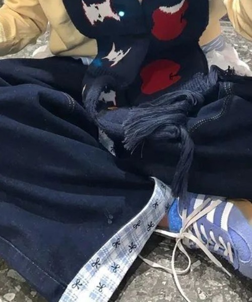 Vipoa(ヴィポア)の「チェックリボンロールアップデニム(デニムパンツ・レディース・ネイビー・MEDIUM/LARGE)」の7枚目の写真