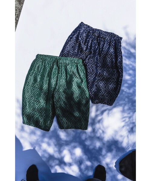 BEAMS PLUS(ビームスプラス)の「Easy Shorts Cupro Diamond Pattern(その他パンツ・メンズ・ネイビー/グリーン・SMALL/LARGE/MEDIUM/X-LARGE)」の6枚目の写真