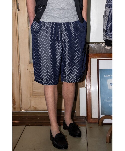 BEAMS PLUS(ビームスプラス)の「Easy Shorts Cupro Diamond Pattern(その他パンツ・メンズ・ネイビー/グリーン・SMALL/LARGE/MEDIUM/X-LARGE)」の8枚目の写真