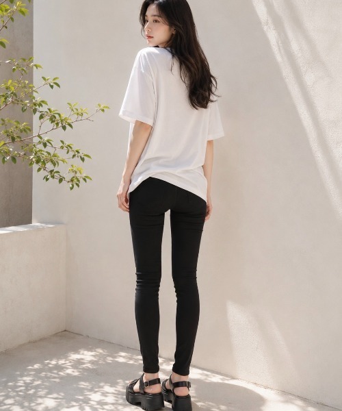 Dolce Fiora(ドルチェフィオラ)の「良く伸びてもたつかないストレッチスキニーパンツ/ストレッチ/スキニー(その他パンツ・レディース・チャコールグレー/ブラック・M/L)」の6枚目の写真
