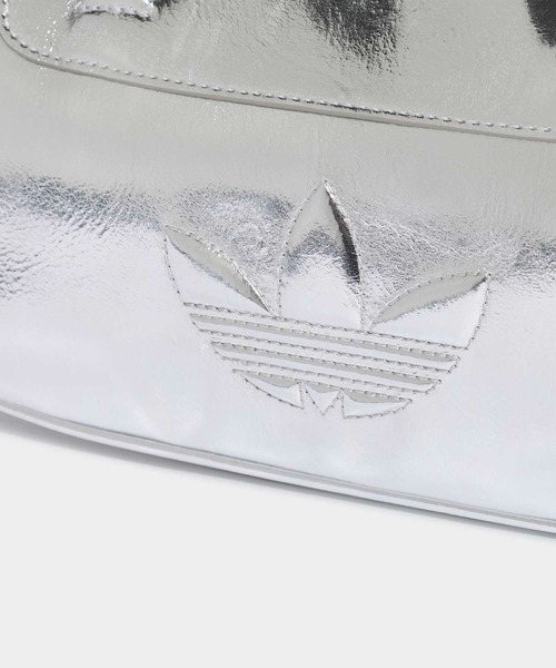 adidas(アディダス)の「ADILENIUM BAG / アディダスオリジナルス adidas Originals(ショルダーバッグ・メンズ・シルバー・FREE)」の5枚目の写真