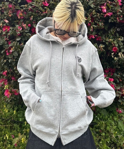 That's life（ザッツライフ）の「HEAVY WEIGHT 12.7oz HEART LOGO ZIP HOODIE 長袖 パーカー 春服 秋服 冬服 ジップパーカー ダブルジップ ヘビーウェイト 肉厚生地 ユニセックス トップス 裏パイル（パーカー・メンズ・ブラック/ネイビー/グレー・MEDIUM/LARGE/X-LARGE）」の8枚目の写真