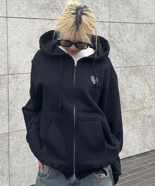That's life（ザッツライフ）の「HEAVY WEIGHT 12.7oz HEART LOGO ZIP HOODIE 長袖 パーカー 春服 秋服 冬服 ジップパーカー ダブルジップ ヘビーウェイト 肉厚生地 ユニセックス トップス 裏パイル（パーカー・メンズ・ブラック/ネイビー/グレー・MEDIUM/LARGE/X-LARGE）」の6枚目の写真