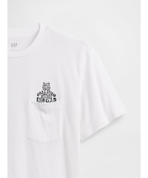 GAP(ギャップ)の「エブリディ ソフト リラックスフィット ブラナンベア ポケットTシャツ(ユニセックス)(Tシャツ/カットソー・メンズ・ピンク/ネイビー/イエロー/ホワイト/ブラック/グリーン・L/M/S/XS/XL)」の18枚目の写真