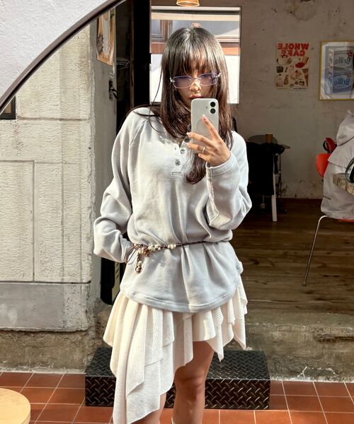 ANOLORCODE（アノローコード）の「クロップワッフルヘンリーネックTシャツ (3色)（Tシャツ/カットソー・レディース・ブルー/チャコールグレー/ライトグレー・MEDIUM/LARGE）」の4枚目の写真