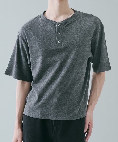 SELLE GLANT(セレグランテ)の「RING BUTTON HENLEY NECK T-SHIRT リングボタンヘンリーネックTシャツ(Tシャツ/カットソー・メンズ・ブラック/チャコールグレー/ブルーグリーン・SMALL/MEDIUM/LARGE)」の20枚目の写真