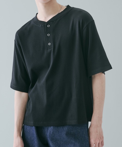 SELLE GLANT(セレグランテ)の「RING BUTTON HENLEY NECK T-SHIRT リングボタンヘンリーネックTシャツ(Tシャツ/カットソー・メンズ・ブラック/チャコールグレー/ブルーグリーン・SMALL/MEDIUM/LARGE)」の5枚目の写真