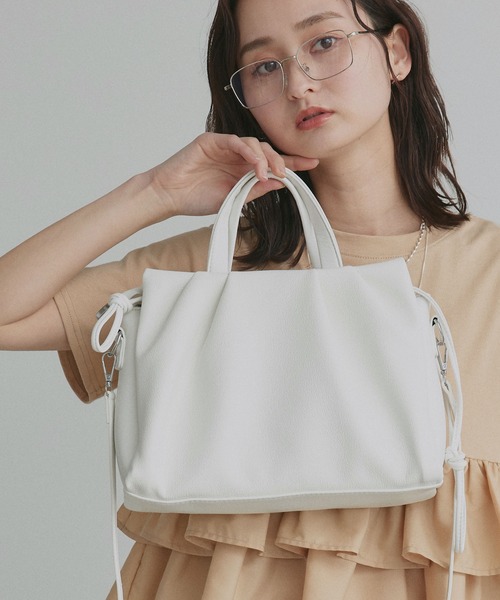ad thie(アドティエ)の「タックデザイン 2wayスクエア ハンドバッグ(ハンドバッグ・レディース・オフホワイト/ブラウン/モカ/ブラック・FREE)」の22枚目の写真