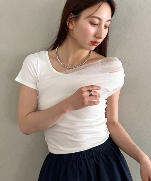 MYMOOD.(マイムード)の「チュールドッキングアシメントリーカットソー 半袖Tシャツ ワンショルダートップス(Tシャツ/カットソー・レディース・ブラック/ホワイト・FREE)」の2枚目の写真