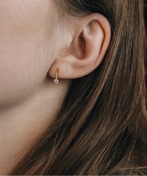 LA VORAGINE(ラ ヴォラジネ)の「ドロップピアスストーン1粒フープピアス 金属アレルギー対応(ピアス(両耳用)・レディース・シルバー/ゴールド・FREE)」の1枚目の写真