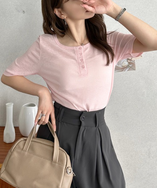 TREOVER（トレオーバー）の「サラっと軽やかな着心地の半袖ヘンリーネックTシャツ（Tシャツ/カットソー・レディース・ライトグレー/ピンク/ブラック・FREE）」の8枚目の写真
