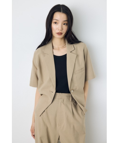 AZUL by moussy(アズールバイマウジー)の「クロップドハーフスリーブジャケット(テーラードジャケット・レディース・ベージュ/ブラック・MEDIUM/SMALL)」の2枚目の写真