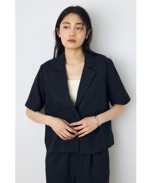 AZUL by moussy(アズールバイマウジー)の「クロップドハーフスリーブジャケット(テーラードジャケット・レディース・ベージュ/ブラック・MEDIUM/SMALL)」の3枚目の写真